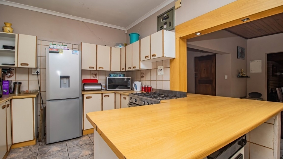 4 Bedroom Property for Sale in Oakglen Western Cape